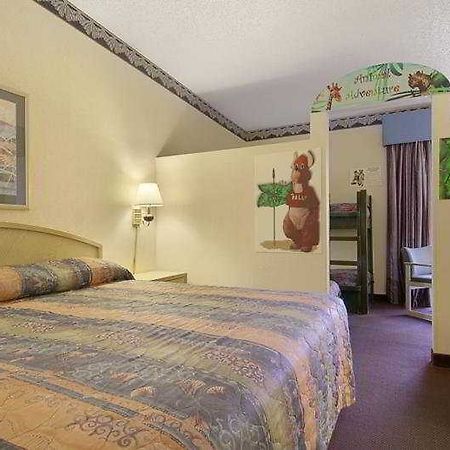 Ramada Maingate West Hotel Kissimmee Kültér fotó